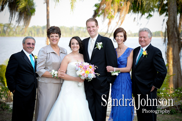 Best Lakeside wedding at Paradise Cove in Orlando, Florida - Wedding photographer - Sandra Johnson (SJFoto.com)